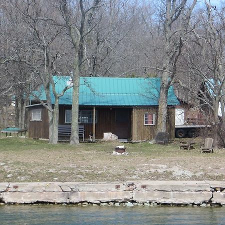 Lake Wolsey Cabins Hotel Gore Bay Exterior photo
