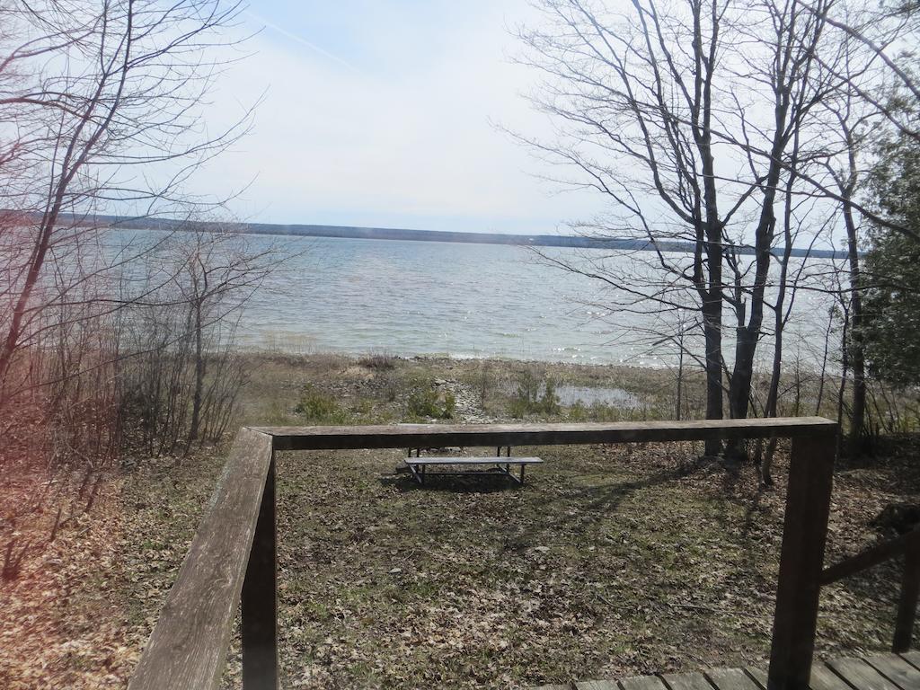 Lake Wolsey Cabins Hotel Gore Bay Exterior photo
