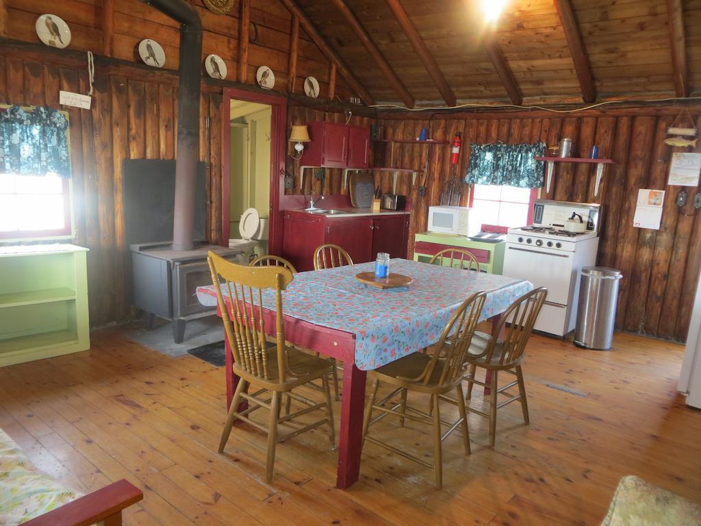 Lake Wolsey Cabins Hotel Gore Bay Exterior photo