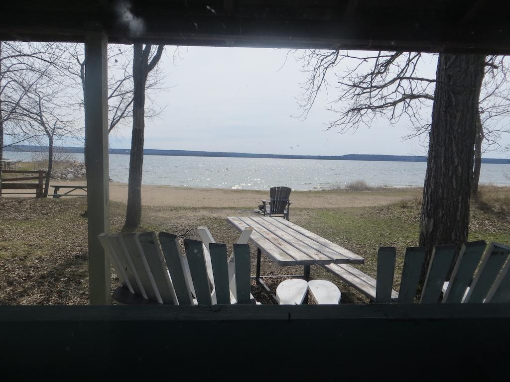 Lake Wolsey Cabins Hotel Gore Bay Exterior photo